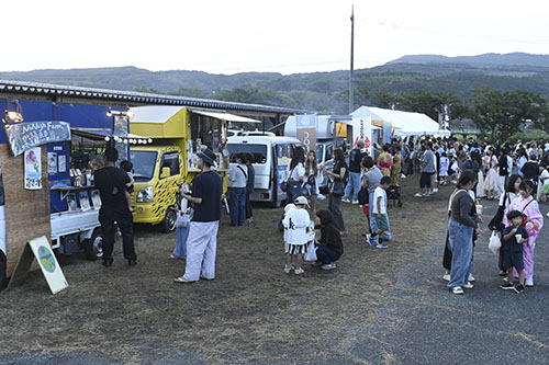 多くの親子連れでにぎわう会場