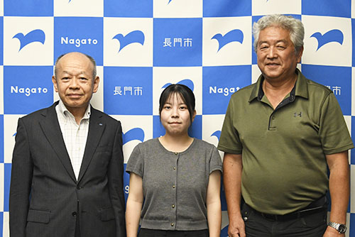 下村心優さん(中央)