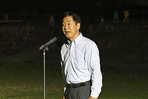 団員を激励する江原市長