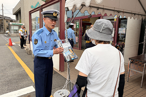 街頭キャンペーンの様子