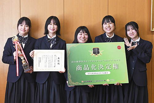 左から内野貴桜さん、藤津柑菜さん、岡田舞香さん、田中結愛さん、山下愛結さん