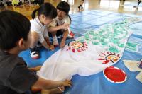 明倫小学校3～4年生の児童がこいのぼりをデザイン