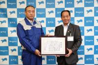 土地・建物の寄付を受け、ヤマネ鉄工建設株式会社に感謝状を贈呈