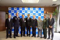 海上自衛隊一般曹候補生として3月下旬に入隊する時山さんを激励