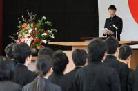 卒業生を代表して答辞を述べる宮崎光志さん