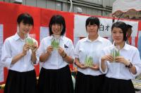 白オクラの種苗育成している大津緑洋高校日置校舎の生徒も参加