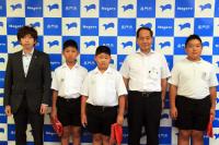 （左から）黒瀬理事長、金子琉生さん、金子利玖さん、大西市長、中谷知義さん