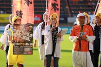 ニワトリの着ぐるみを着て「西日本やきとり祭りin長門」のPR
