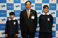 ドッジボールの全国大会に出場する森崎さん（左）と池永さん（右）