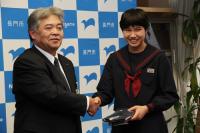 バレーボールの県代表チームに選出された深川中学校3年の前野莉子さん