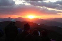 標高319mの高山の頂上から初日の出を拝む
