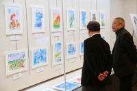 広報ながとの裏表紙を飾ってきた「尾崎眞吾のみすゞギャラリー」200作品を展示