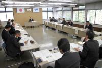 委員10人とオブザーバー3人が出席して開催された