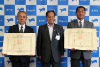 市長室を訪れた大林育美さん（写真左）と西村良一さん（写真右）