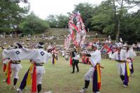 湯本南条踊保存会による勇壮な舞