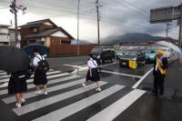 朝の交通立哨に立つ大西市長