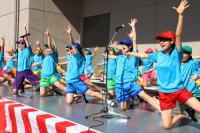 油谷こどもミュージカルによるミニステージ。洗練された演技で観客を魅了