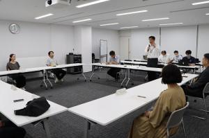 「移住者に選ばれるまちになるために」をテーマに7人が意見交換