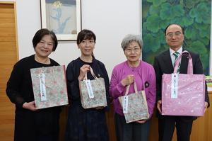 市内小中学校に生理用品を寄付