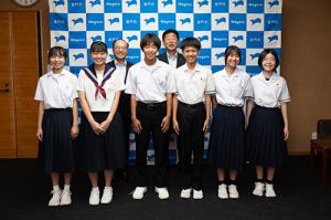 ベトナムで学ぶ中学生6人