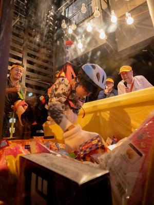 大人気の人間クレーン