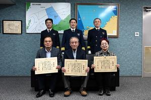 表彰者と仙崎海上保安部の方々