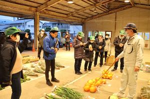 長門卸売市場で初セリが開催