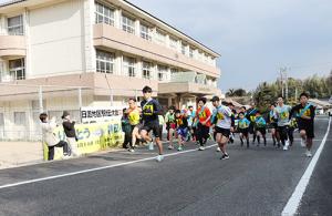 自治会対抗や職域・団体の部など23チームが参加