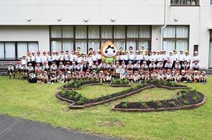 油谷小学校で「人権の花」運動が行われました