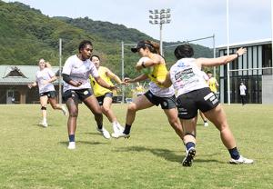 練習に汗を流す選手