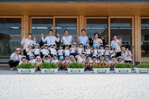深川幼稚園の園児が育てたマリーゴールドをいただきました