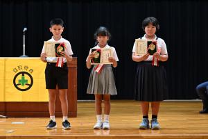 交通安全スローガン表彰の受賞者