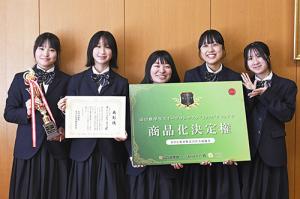 左から内野貴桜さん、藤津柑菜さん、岡田舞香さん、田中結愛さん、山下愛結さん